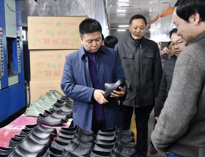 磁县县长张力超到劳保企业进行调研
